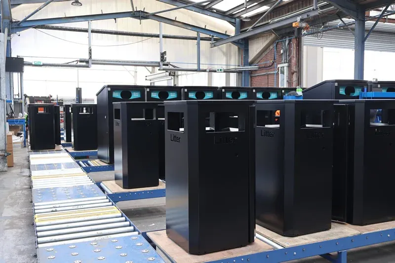 October 2026 - Amber Industries fornisce una soluzione di trasporto per un produttore di arredo urbano