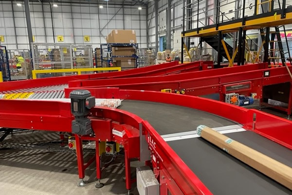 Curve a nastro per il settore intralogistico