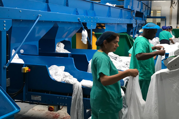 Nastri trasportatori per lavanderia di Amber Industries Ltd. 